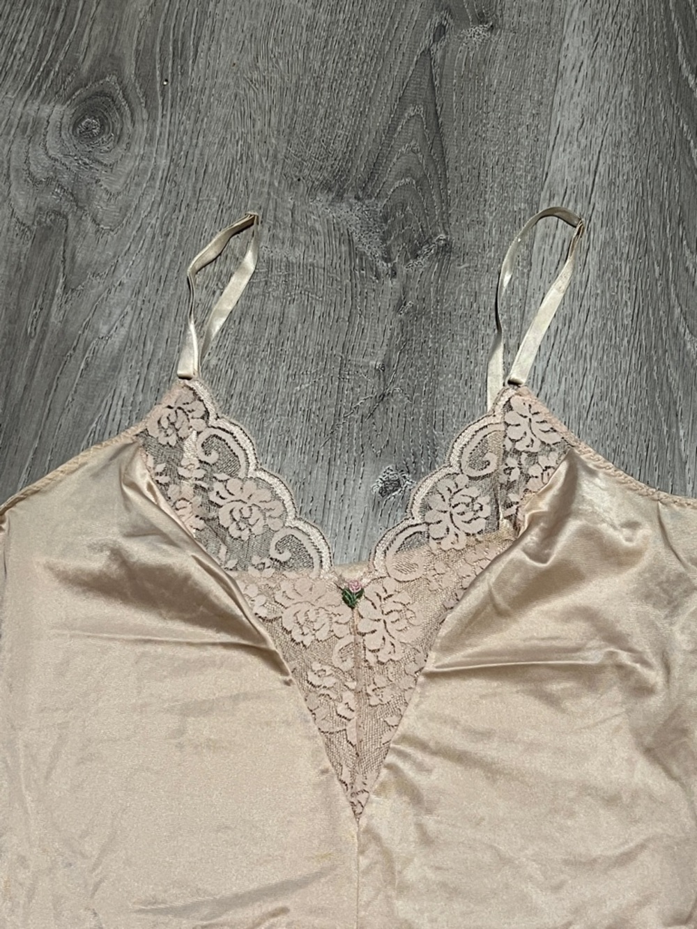 Vintage Maidenform Lace Chantilly Champagne Color Cami - Picture 4 of 12